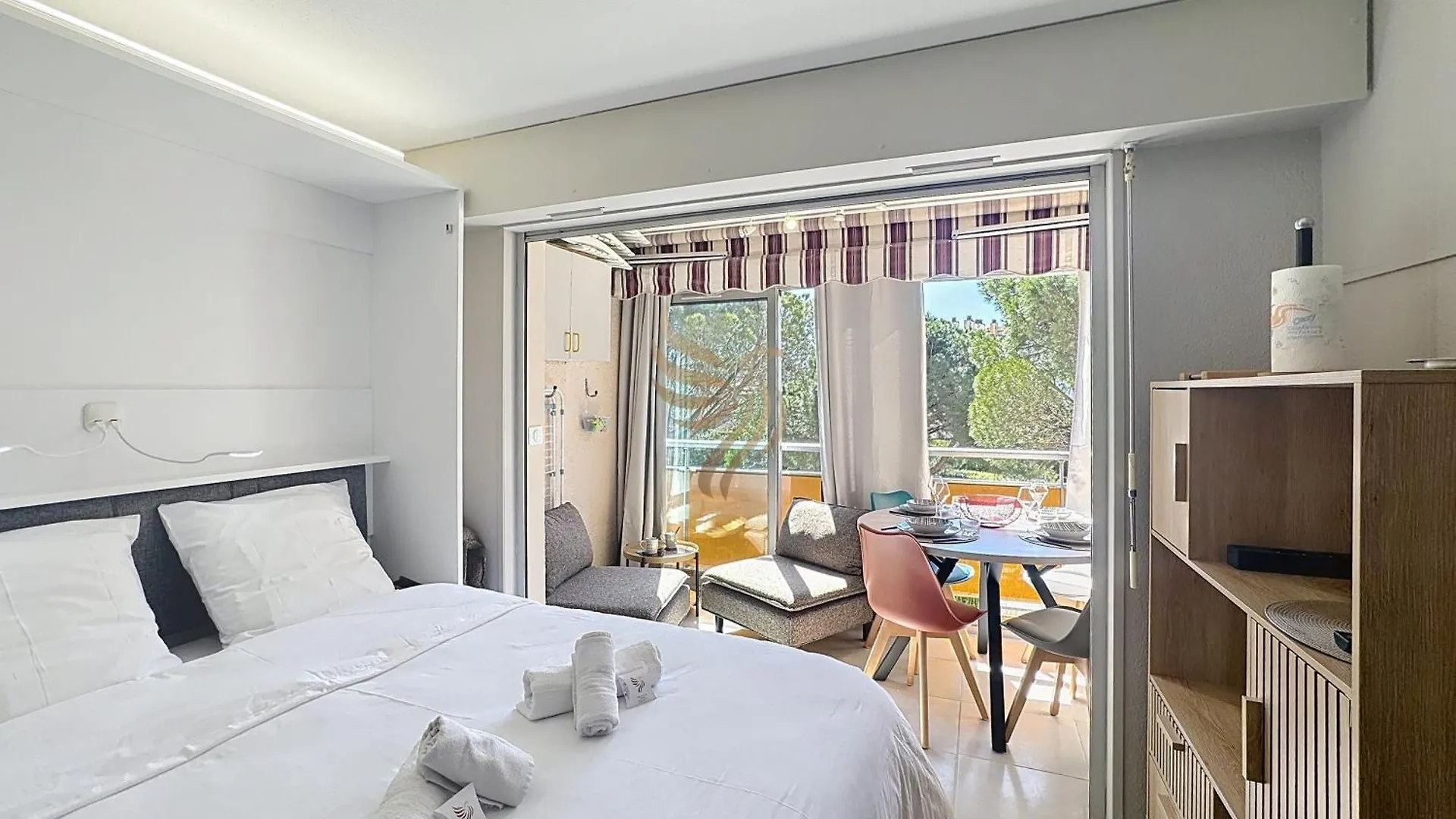 Studio Coco'B - Frejus Plage - 4 Pers - Parking - 7Min A Pied De La Plage - Clim - Wifi - Capitalchic Service Frejus 0*,  France